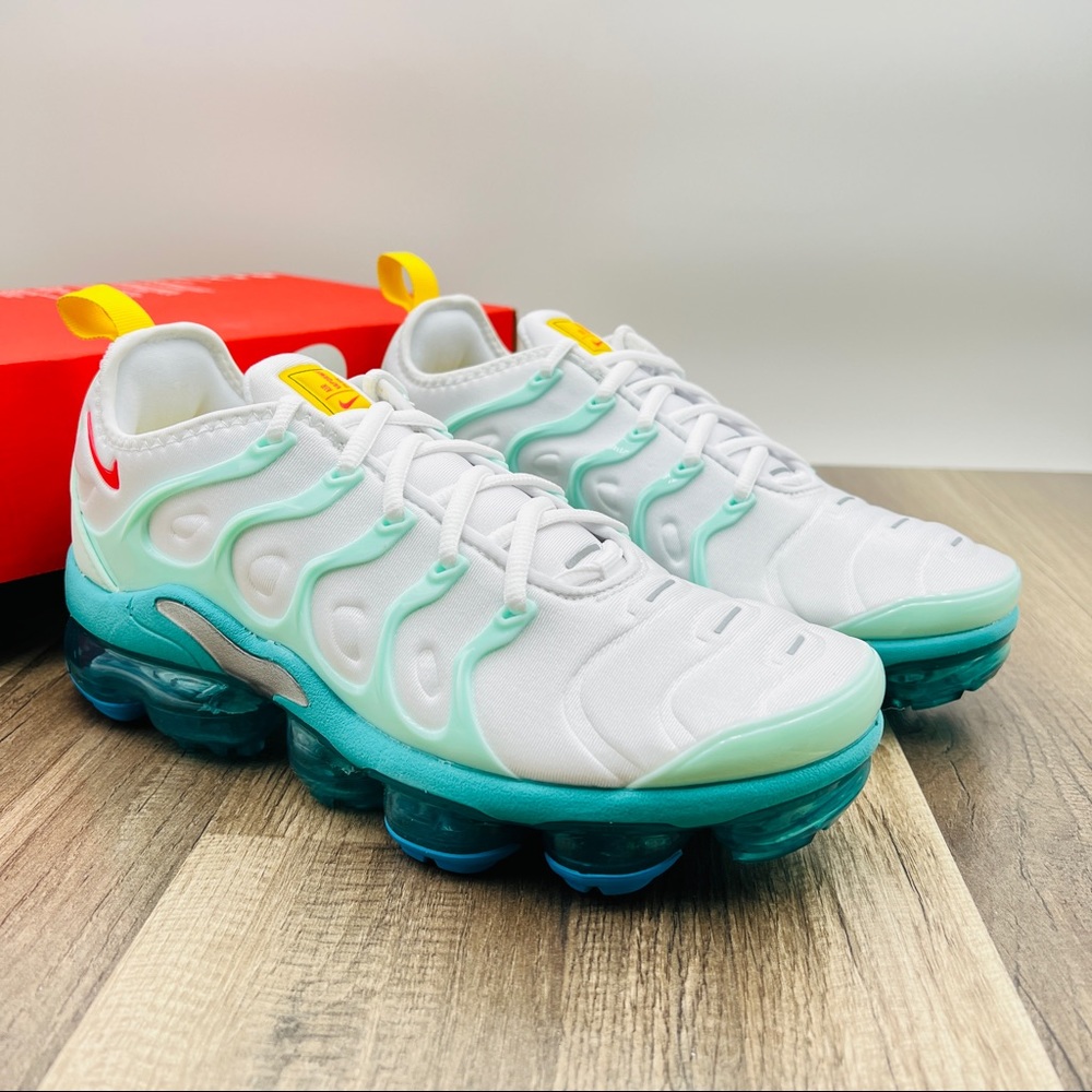 Nike Air Vapormax Plus - Picture 4 of 8